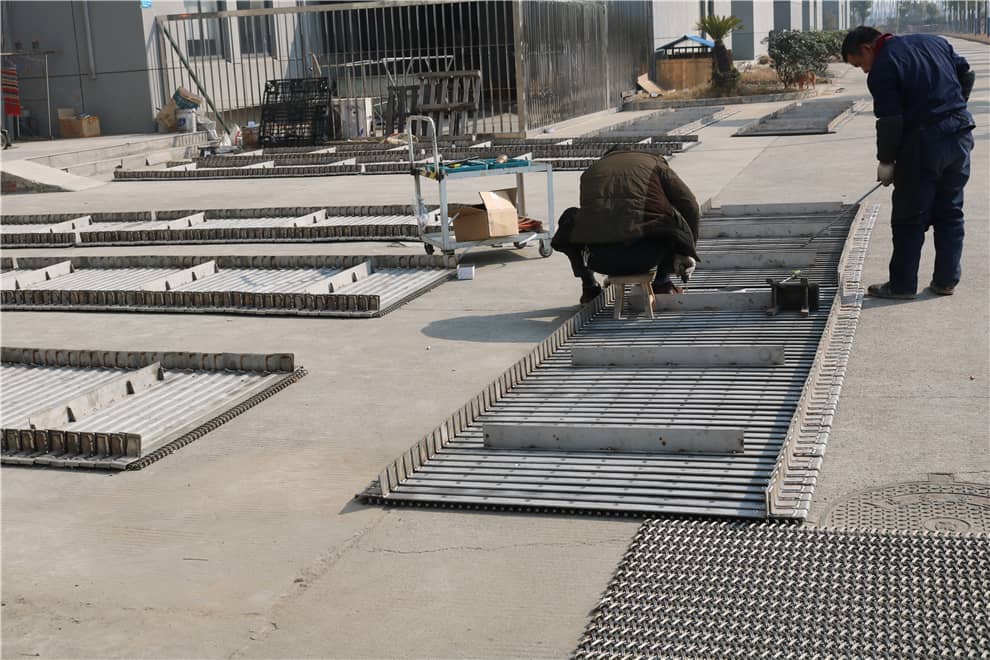 Precision-Engineered Low-Maintenance Dry Ash Transport Belt for Foundries